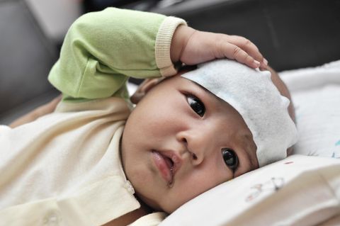 Meningokokken B: Baby mit Fieber