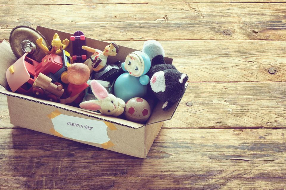 Spielzeug für Kinder: Box mit Spielsachen