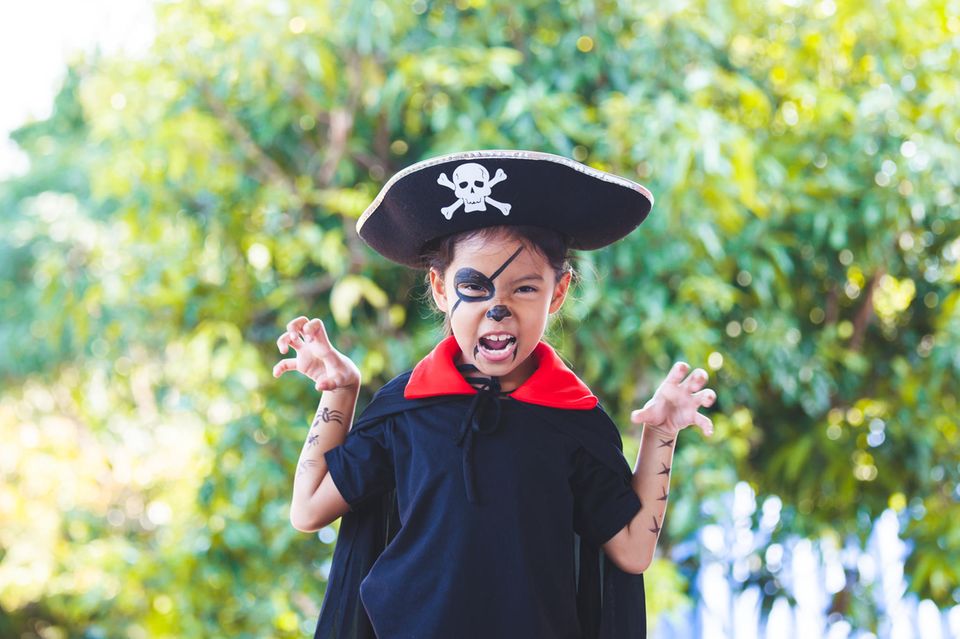 Pirat schminken: 3 schnelle Anleitungen für den Piraten-Look