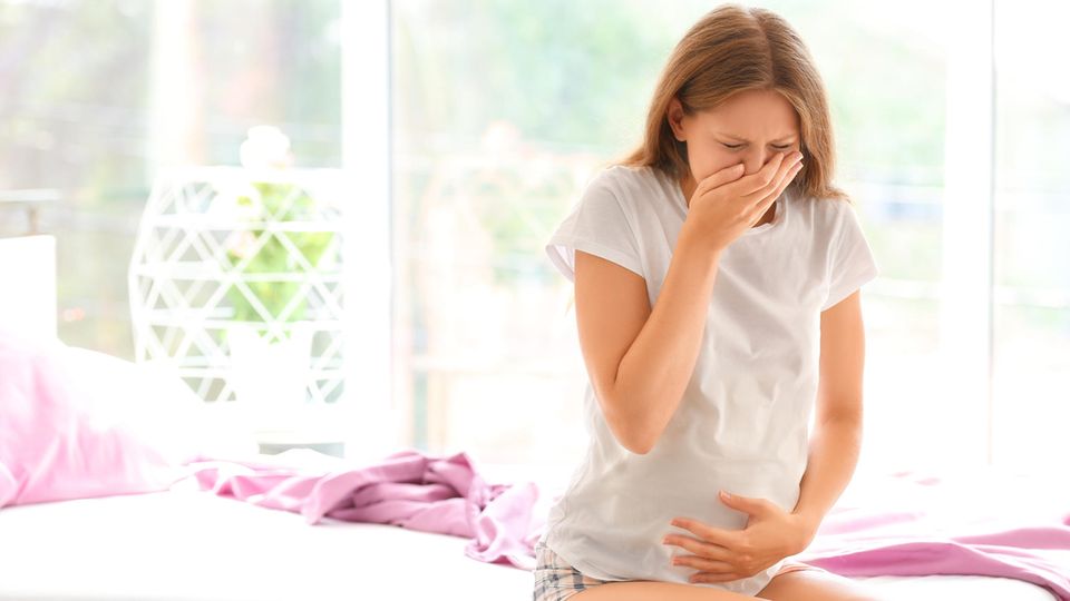 Übelkeit, Erbrechen & Co: Ab wann beginnt Schwangerschaftsübelkeit – und wie lange dauert sie?