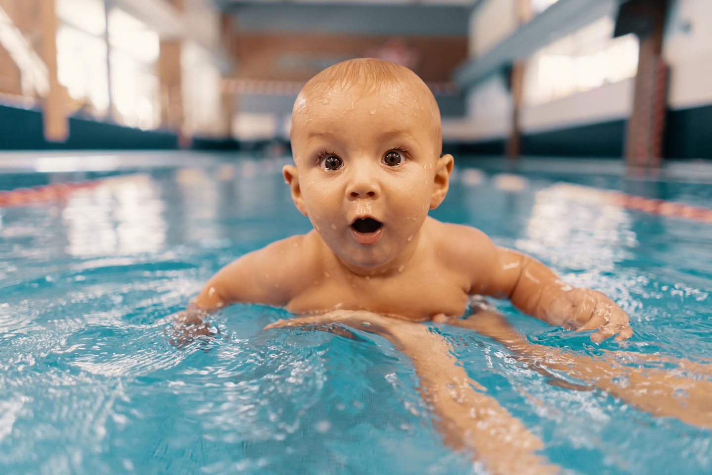 Baby in Schwimmbad