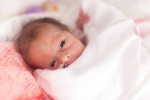 Frühchen: neugeborenes Baby