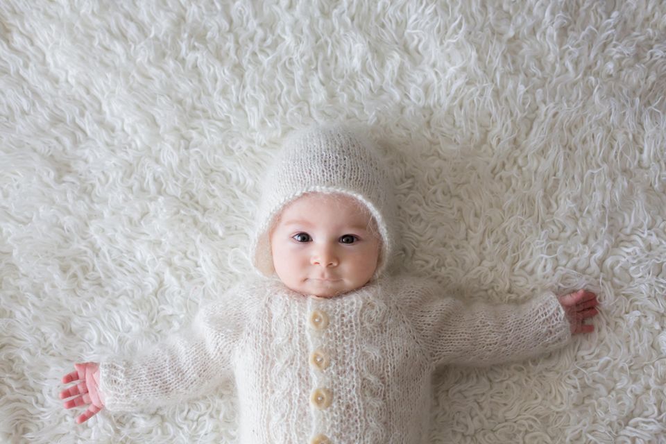 Baby mit Wollmütze