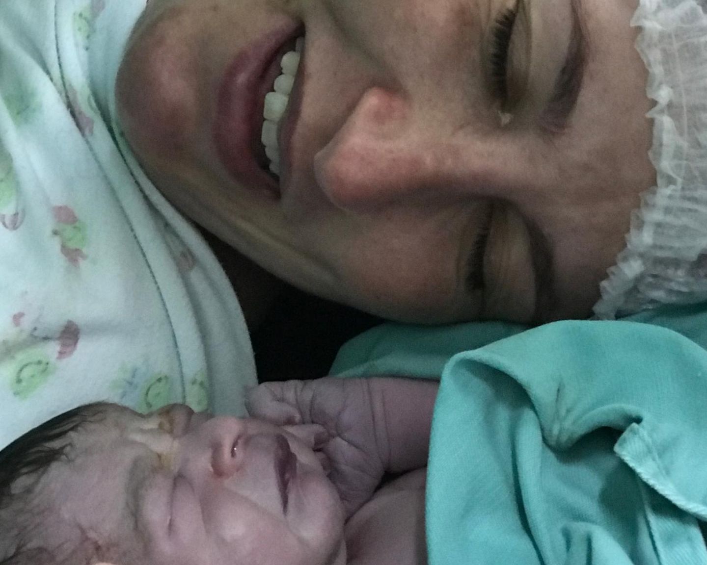 Postpartum Unfiltered: Mutter und Knd nach der Geburt