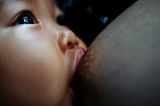 Postpartum Unfiltered:  Baby saugt
