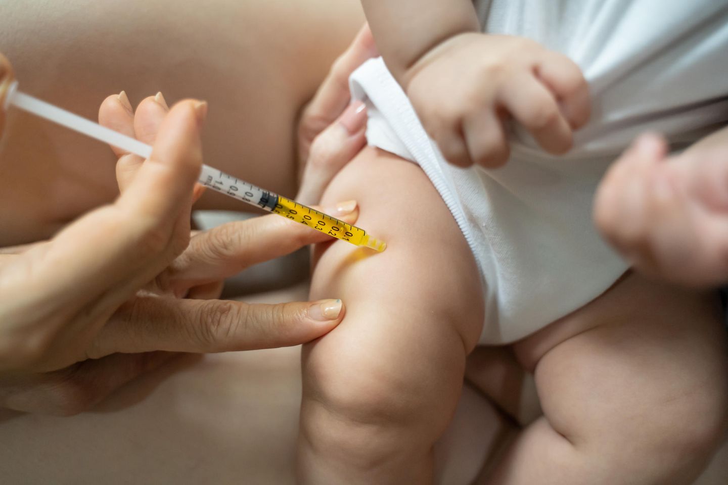 Mehrfachimpfungen  beim Baby: Baby, das geimpft wird