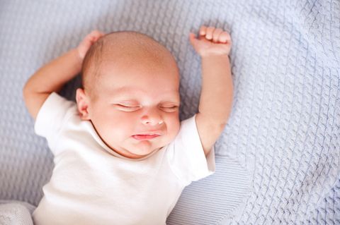 Babynamen-Trends 2022: Baby schläft