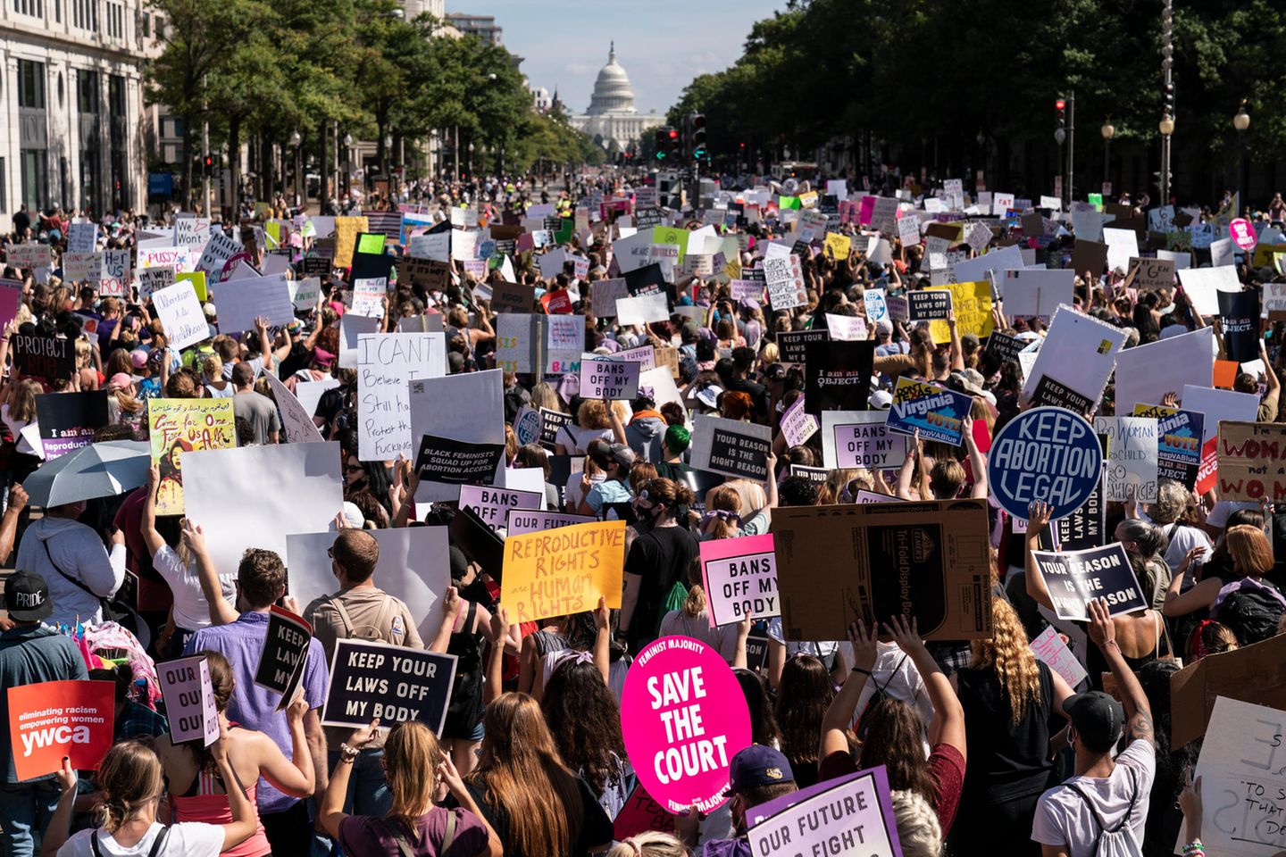 In den USA demonstrierten seit der Bekanntgabe der Verschärfung des Abtreibungsgesetzes Tausende Menschen.