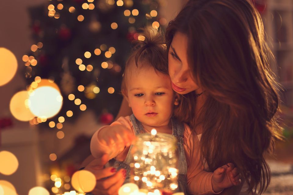 Entspannte Weihnachten: Mutter mit Kind
