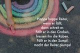 Ein Kinderreim ist auf einer Grafik zu lesen, auf der ein mit Kreide gemalter Regenbogen zu sehen ist.