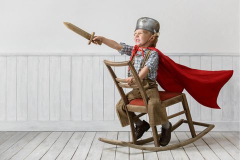 Ritterkostüm Kinder selber machen: Kind, als Ritter verkleidet