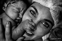 Geburtsfotografie 2022: Bárbara Aviz "A Touch of Love"