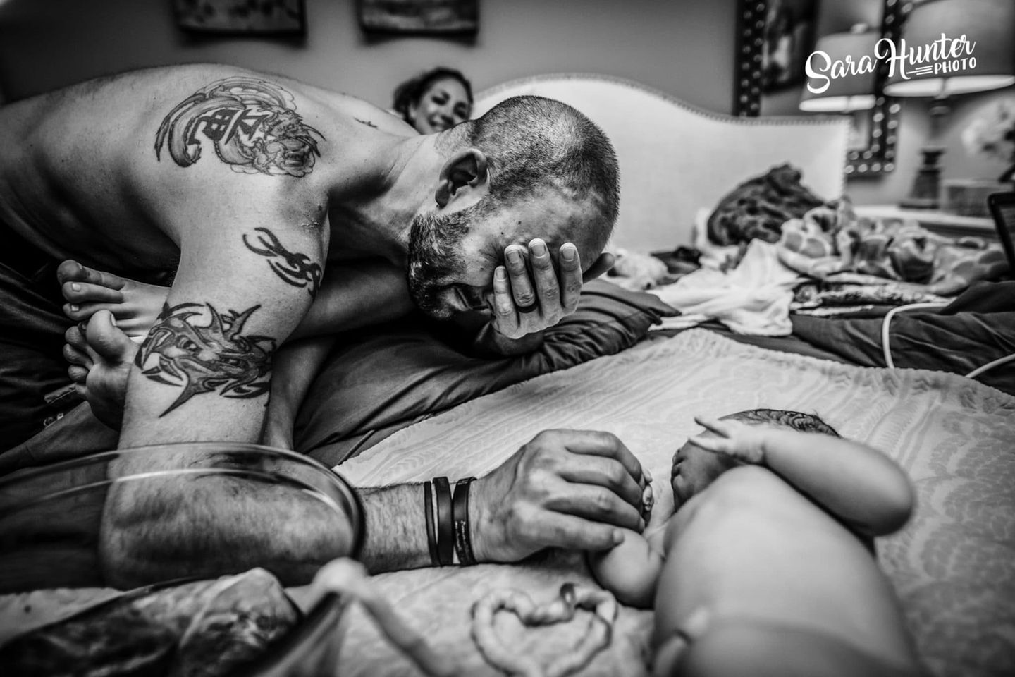 Geburtsfotografie 2022: Sara Hunter "Crying Dad"