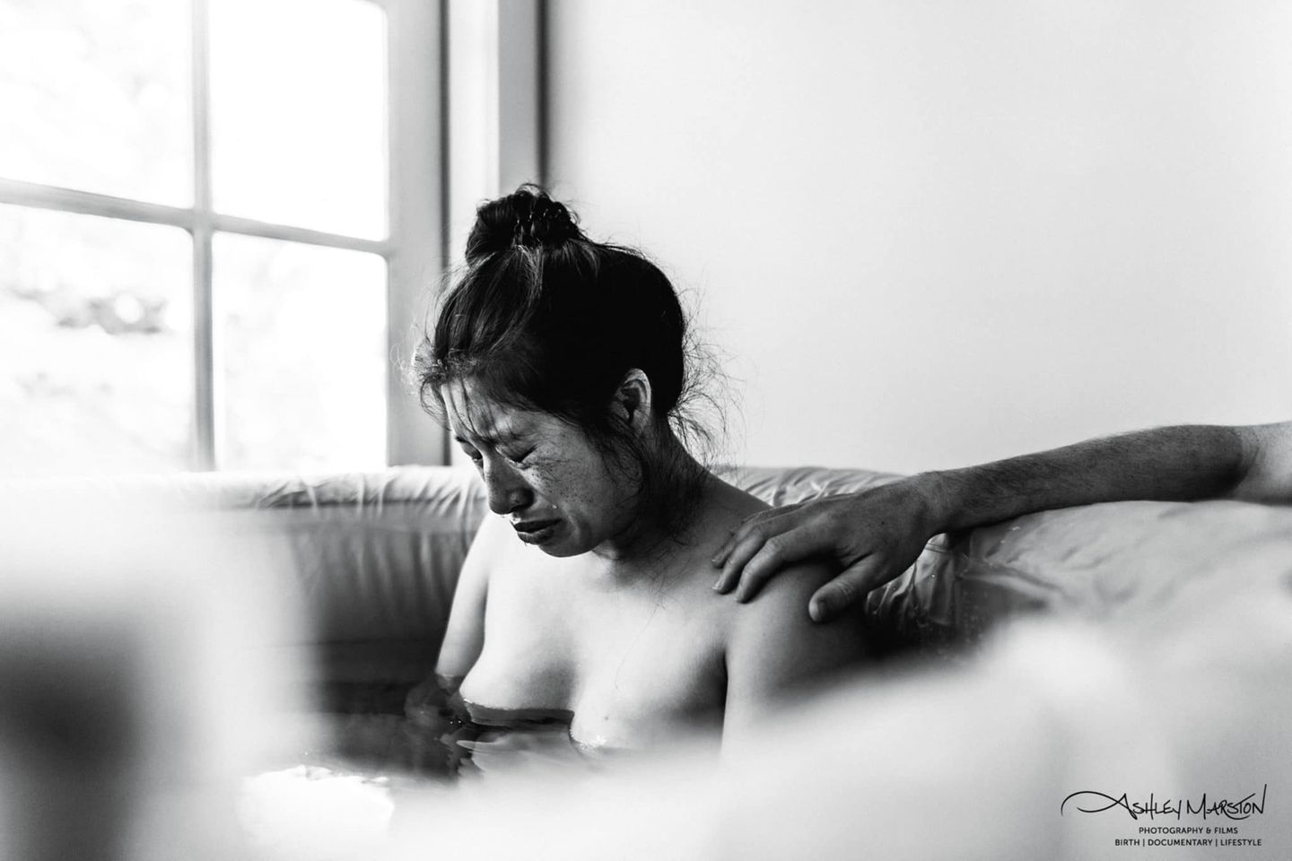 Geburtsfotografie 2022: Ashley Marston "Transition Tears"