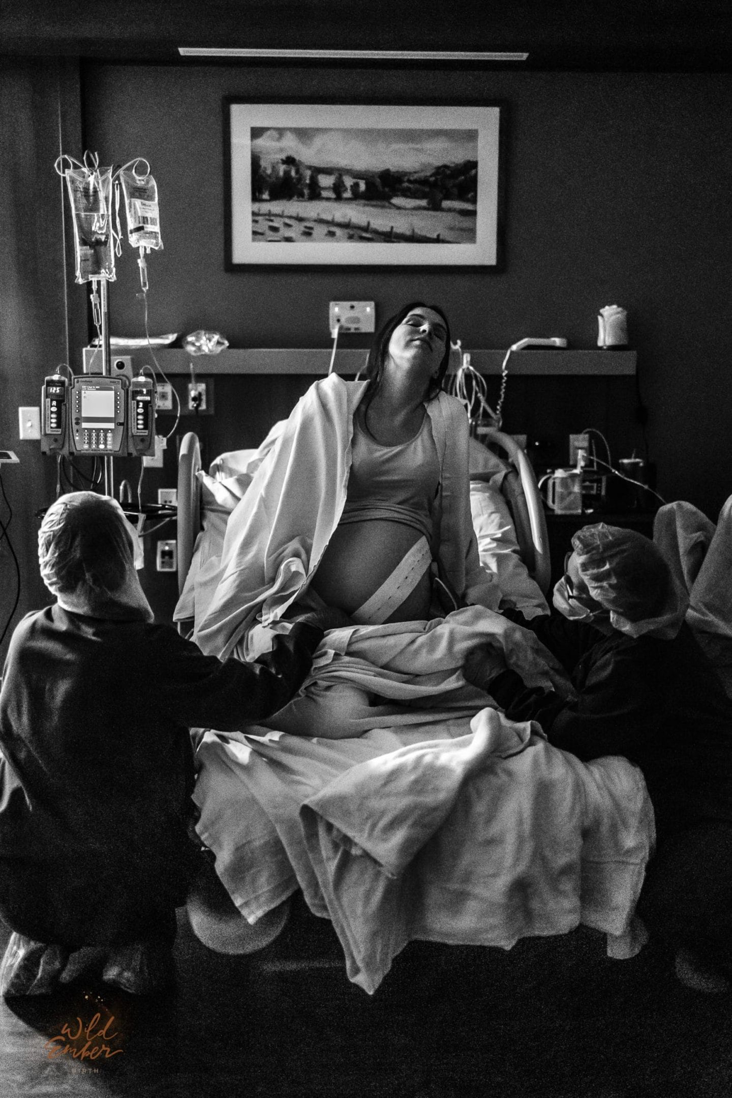 Geburtsfotografie 2022: Wild Ember Birth "Restless Twin Labor"