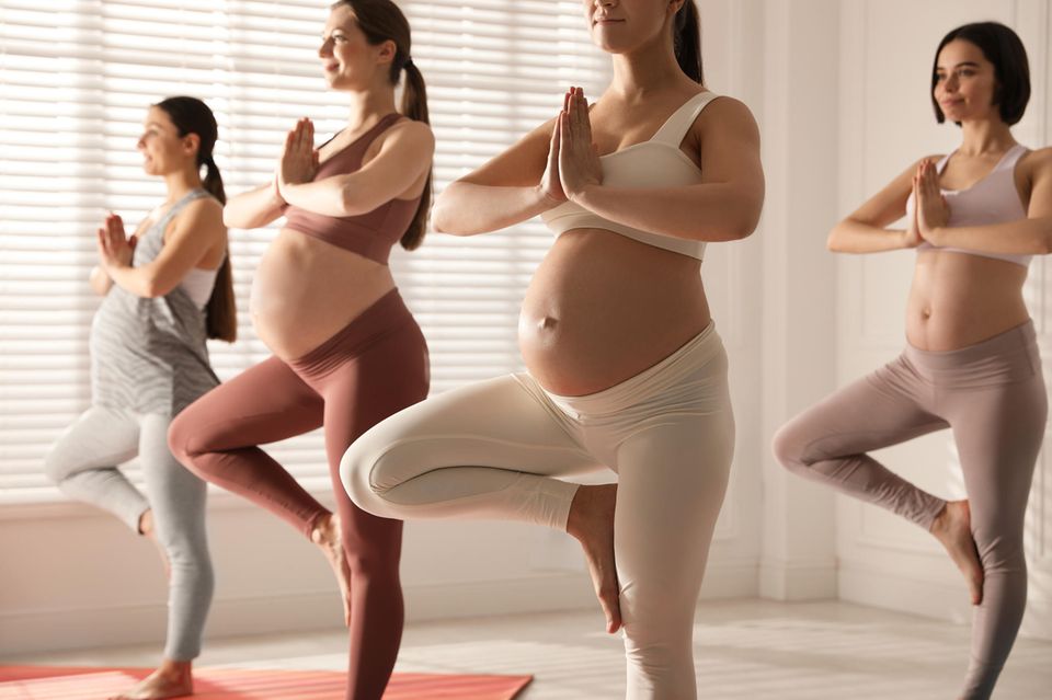 Fit in der Schwangerschaft: Schwangere Frauen trainieren gemeinsam