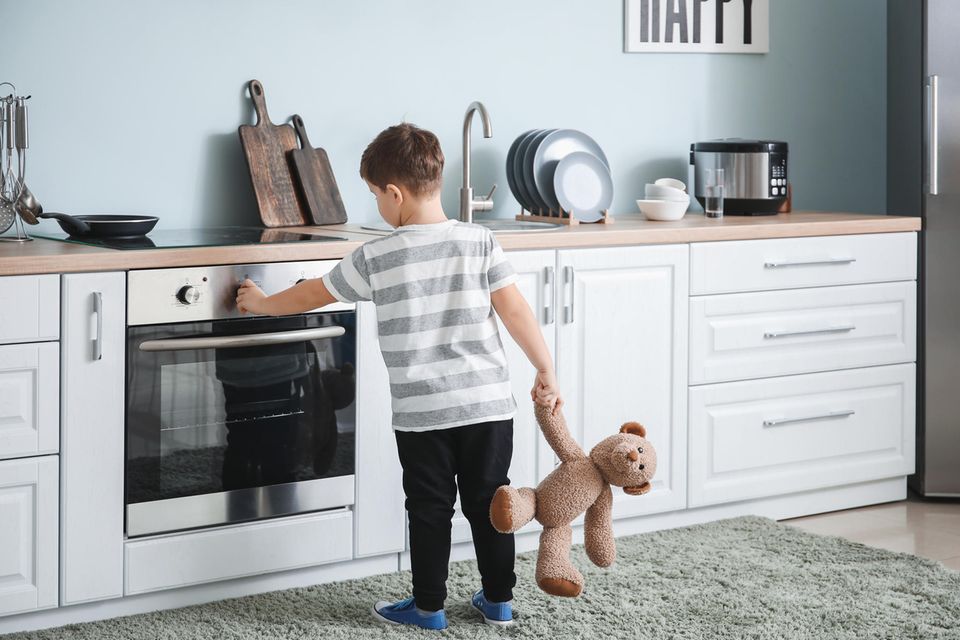 Ab welchem Alter können Kinder alleine zu Hause bleiben?