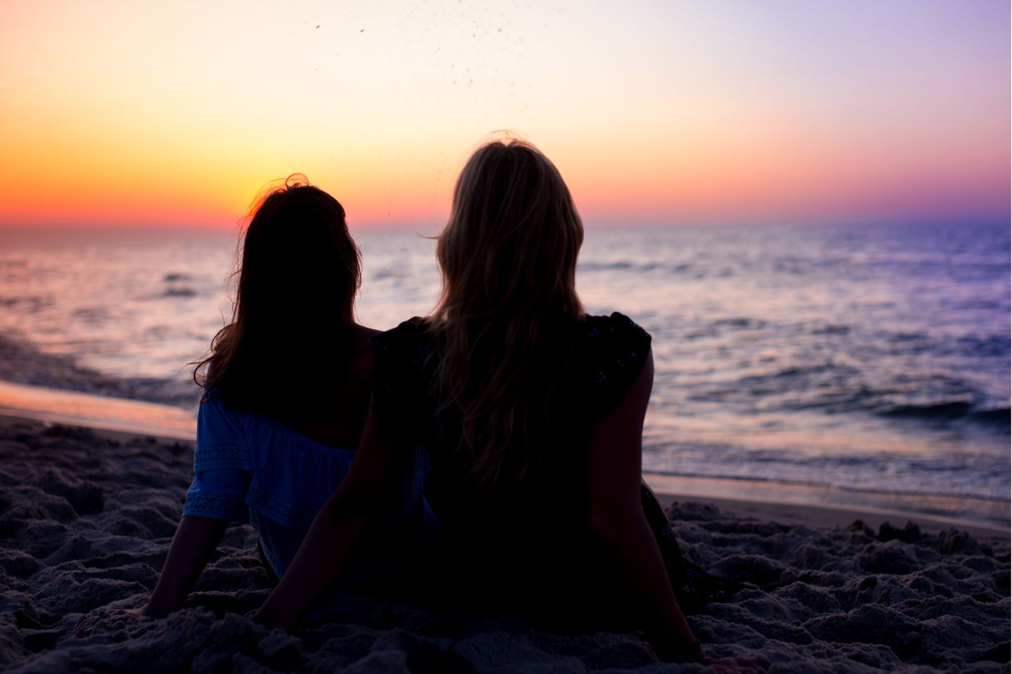 Zwei Frauen am Strand
