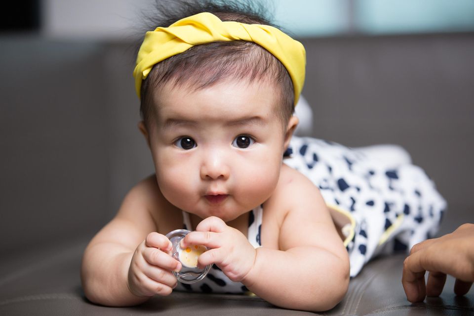 baby-4-monate-so-entwickelt-sich-dein-kind-jetzt-eltern-de