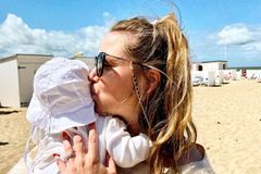 Star-Kinder: Caroline Frier mit Baby