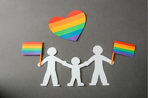 Kinder spielen in Küche