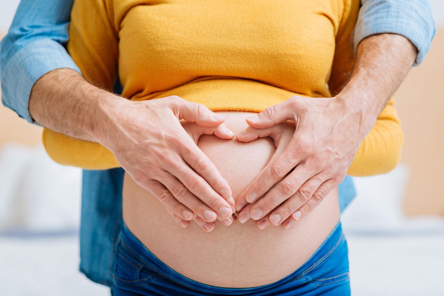 Eltern-Siegel für Kinderwunschkliniken: Bauch einer schwangeren Frau