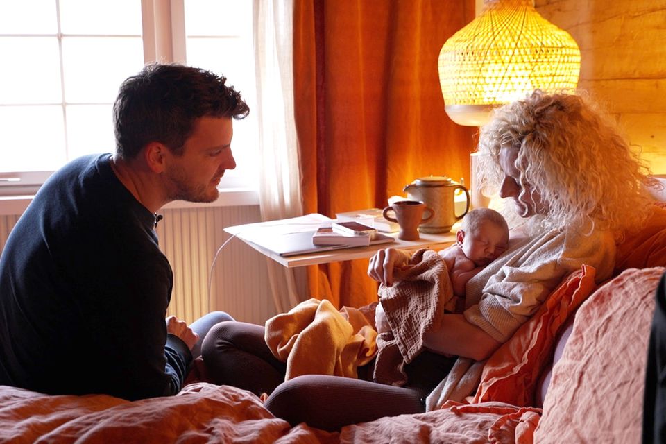 "5 Fakten über Geburten, mit denen ich nie im Leben gerechnet hätte" Ralf, die Hebamme: Ralf Herrmann besucht eine Frau, die ihr Baby ohne medizinische Unterstützung gebar.