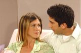 Filmbabys: Ross und Rachel halten ihr Baby im Arm.