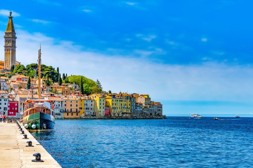 Altstadt und Hafen von Rovinj in Kroatien