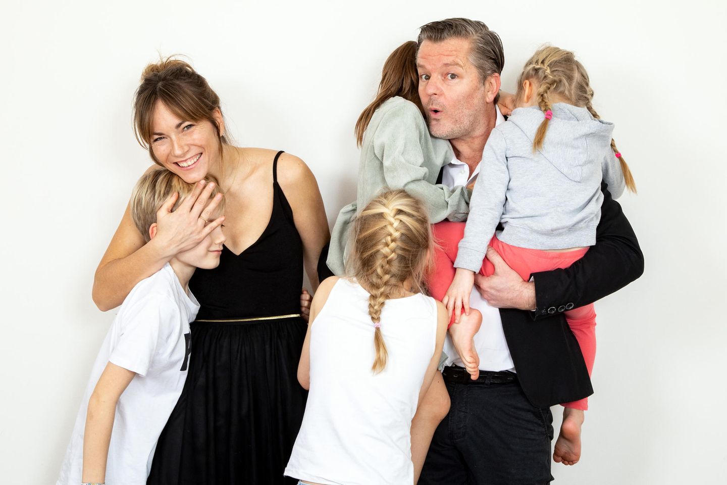 Elternsein & Inklusion: Shari und André Dietz mit ihren vier Kindern