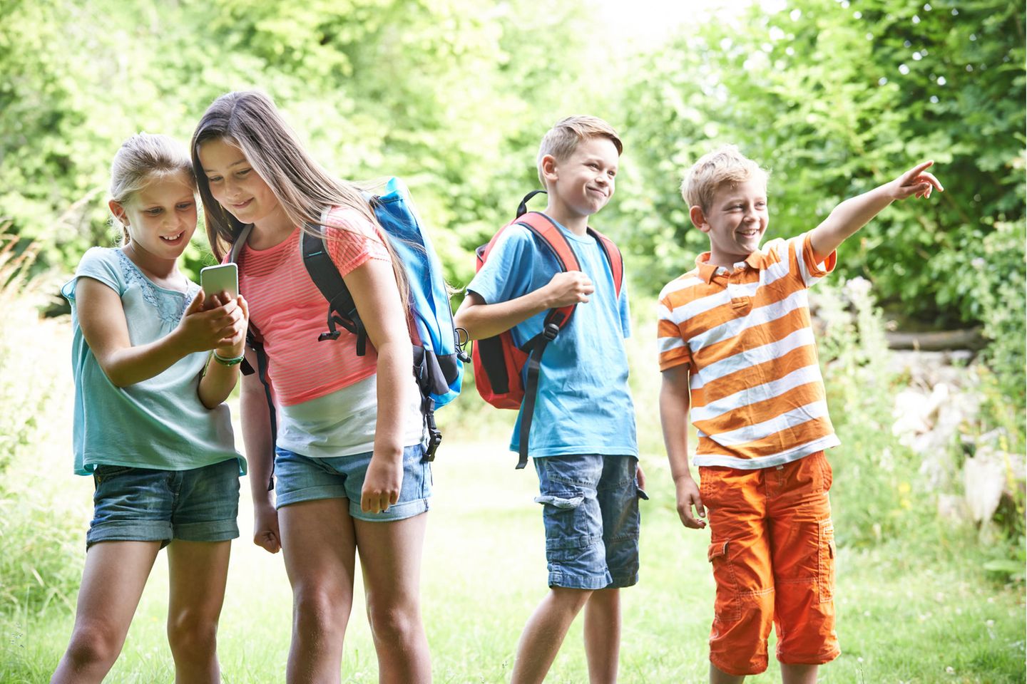 Abenteuer und Gutes tun mit Kindern: Kinder beim Geocaching