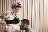 "Meine Traumgeburt? Ein Wunschkaiserschnitt!": Vanessas Mann küsst ihren schwangeren Bauch