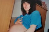 Mama mit Alkoholproblem: Jenny, schwanger mit ihrer ersten Tochter