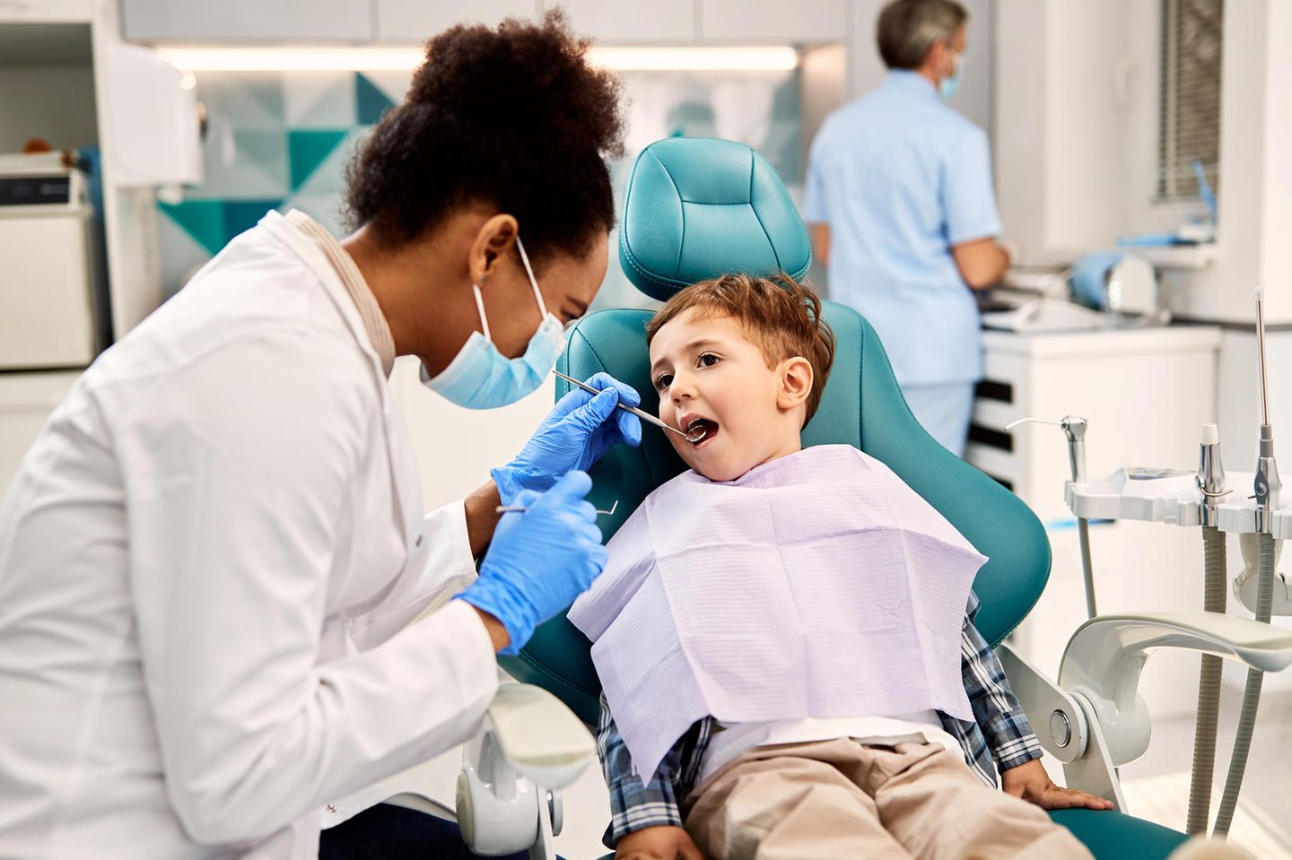 Mythos 6: Kleine Kinder müssen nur zum Zahnarzt, wenn sie Beschwerden haben