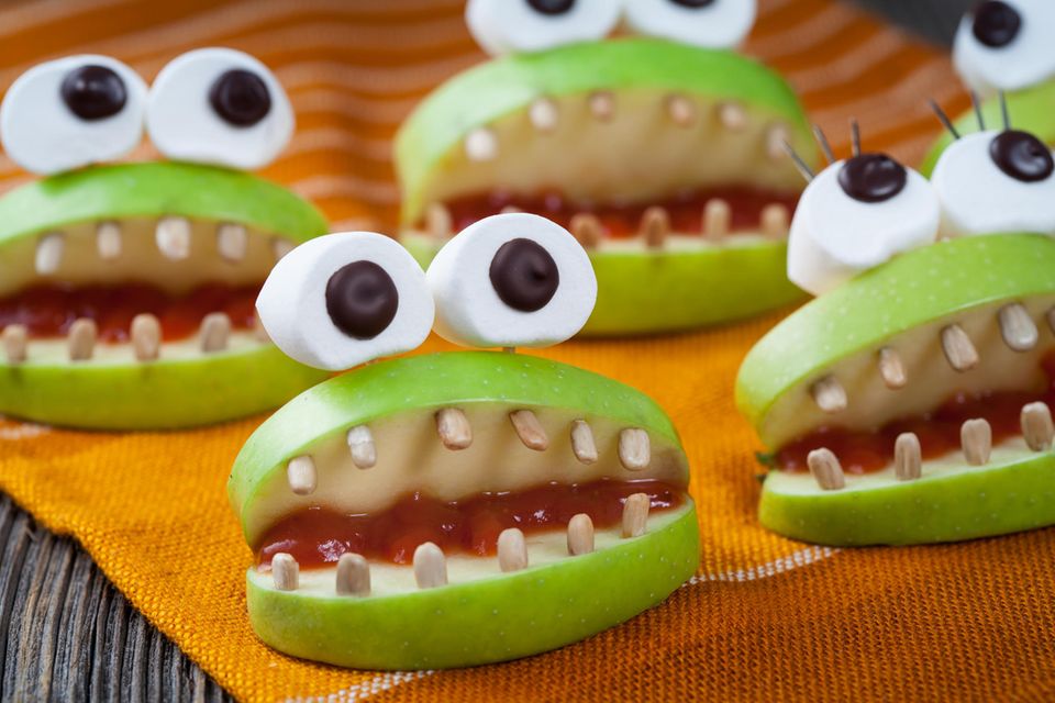 Halloween buffet: fruity apple monsters