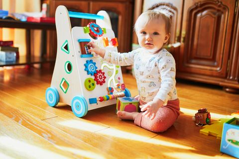 Spielend laufen lernen: Das macht Babys mobil