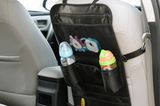 Entspannte Autofahrten mit Baby: Spielzeug im Organizer am Vordersitz