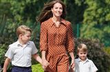Star-Mamas: Prinzessin Kate mit Söhnen im Polka-Dot-Kleid