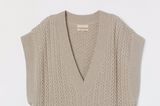 Pullunder gehören zu den größten Oberteile-Trends 2022. Vor allem XL-Schnitte sind gerade total angesagt und setzen Babybauch oder frisch verschlankte Taille wunderschön in Szene. Von H & M, kostet ca. 99 Euro
