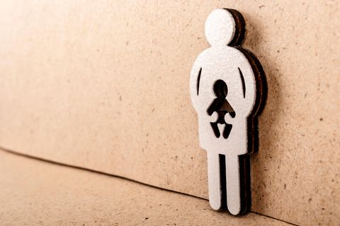 Sternenkind-Mama: Stilistische Figur einer schwangeren Frau