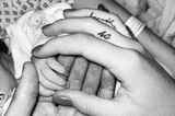 Star-Babys: Cheyenne Savannah Ochsenknecht hält Hand ihres Babys