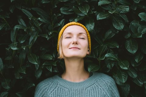 Frau in den Vierzigern in der Prämenopause