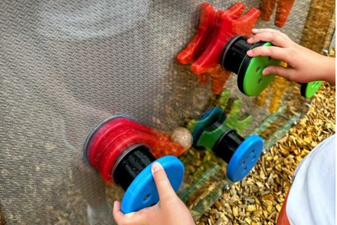 Mama steht Kopf: Warum auch Alltagsmomente mit unseren Kindern so kostbar sind
