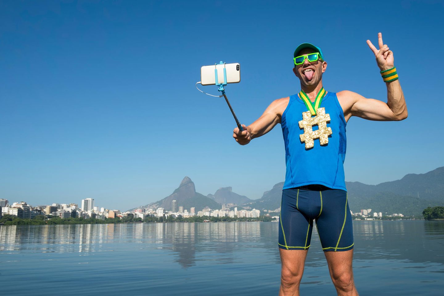 peinlicher Vater mit Selfie-Stick