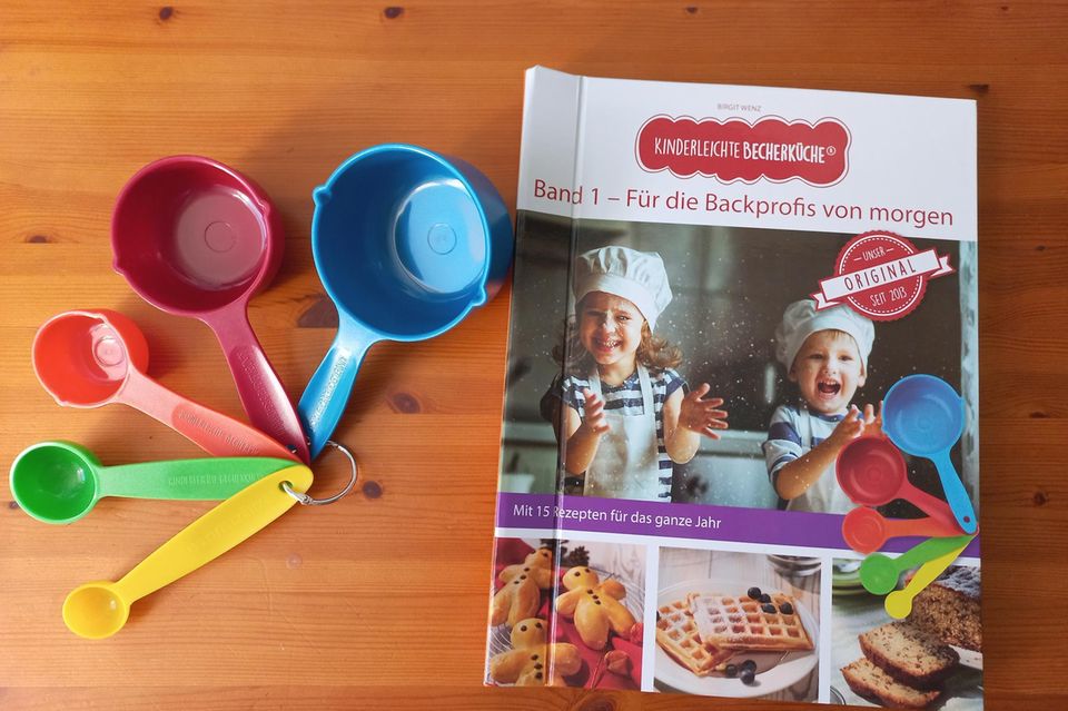 Kinderleichte Becherküche Set auf Küchentisch