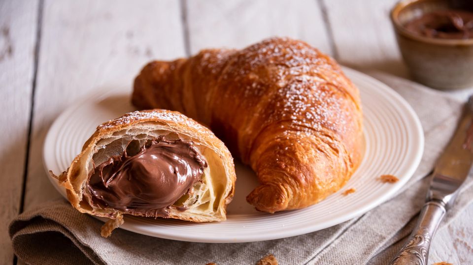 Nuss-Nougat-Croissants: Blitzrezept Aus 3 Zutaten | Eltern.de