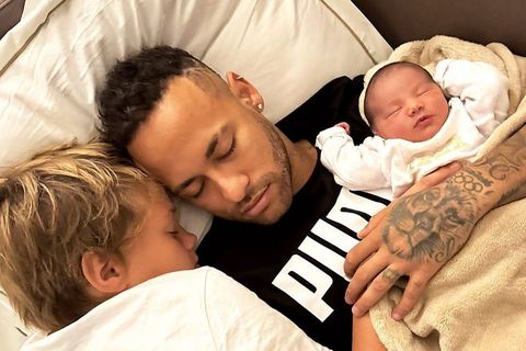 Star-Babys: Neymar jr. mit Sohn und Baby