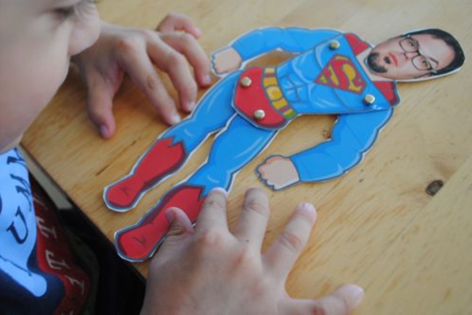 Einer schreit immer: DIY für den Vatertag: Superman-Hampelmann