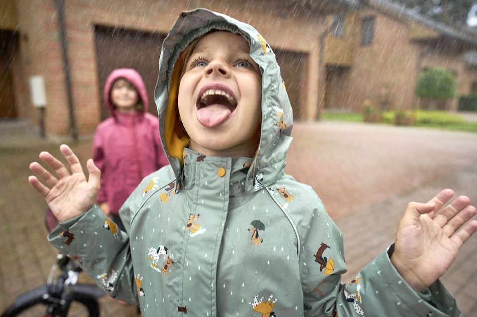 Mit der richtigen Bekleidung kann Regen der Stimmung keinen Abbruch tun