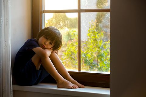 3 emotionale Dinge, die sich Kinder von narzisstischen Eltern selber beibringen mussten